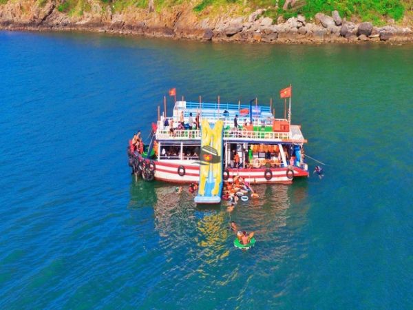 Nha Trang Island Hopping And Parasailing Tour